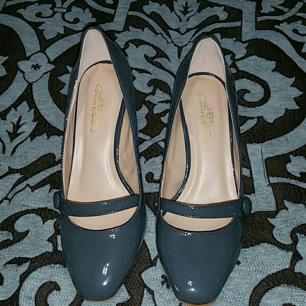 Grey patent Journee Collection heels